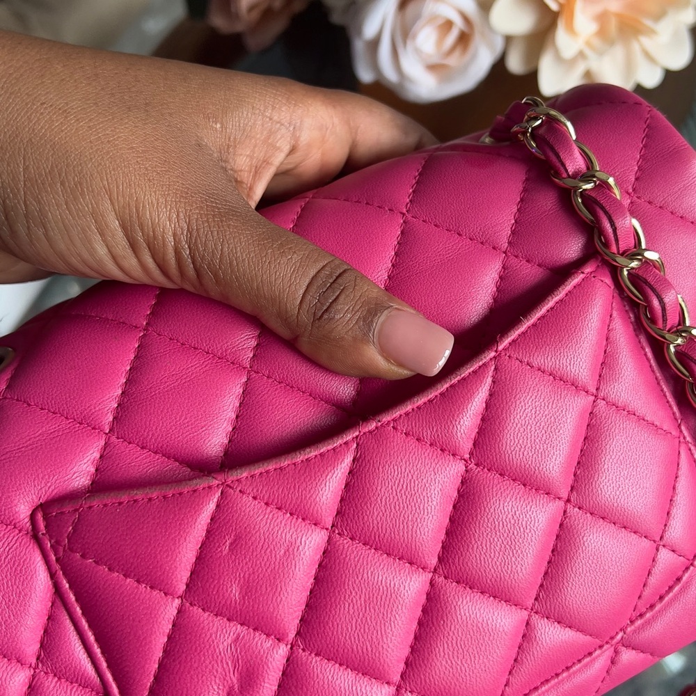 Authentic pink classic Chanel flap cross body bag.. Rare Find! - Picture 6 of 8